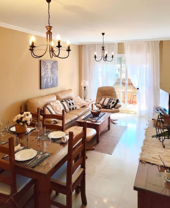 Penthouse Paradiso: 2Br Oasis In Casares Del Sol Luaran gambar