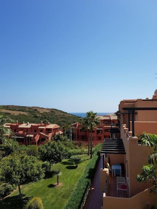 Penthouse Paradiso: 2Br Oasis In Casares Del Sol Luaran gambar