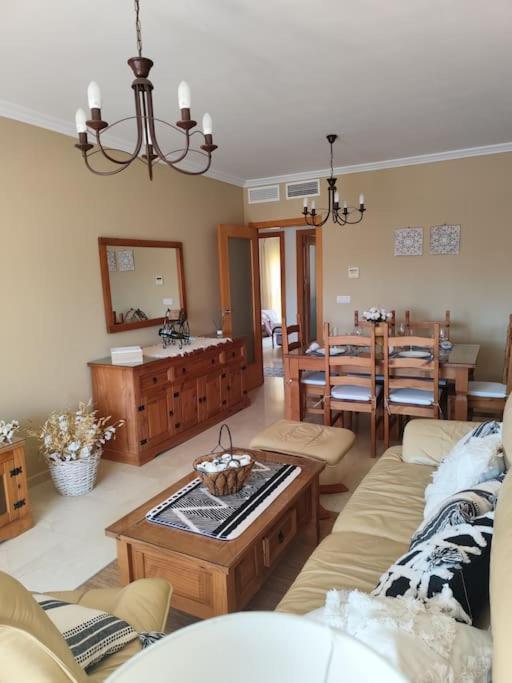 Penthouse Paradiso: 2Br Oasis In Casares Del Sol Luaran gambar