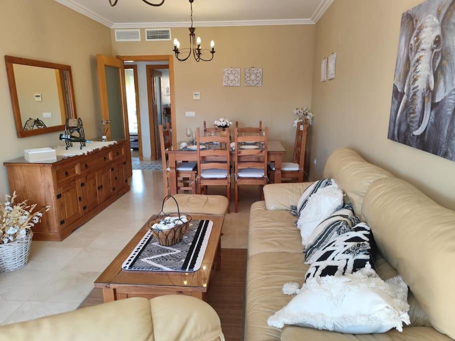Penthouse Paradiso: 2Br Oasis In Casares Del Sol Luaran gambar