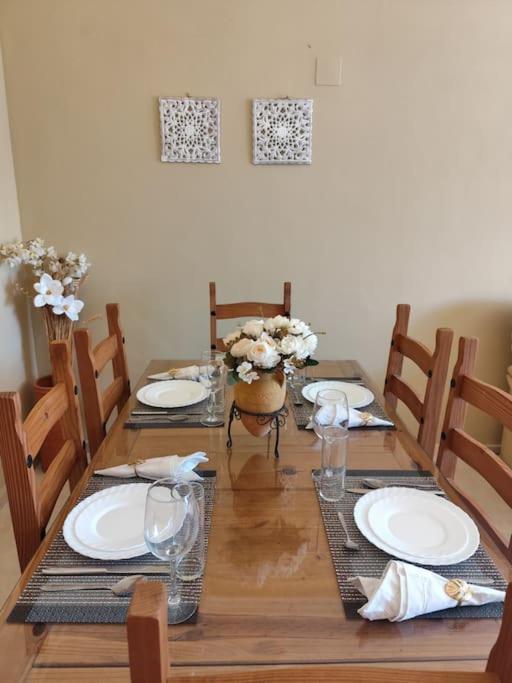 Penthouse Paradiso: 2Br Oasis In Casares Del Sol Luaran gambar