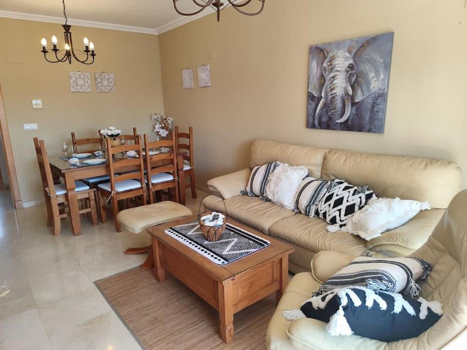 Penthouse Paradiso: 2Br Oasis In Casares Del Sol Luaran gambar