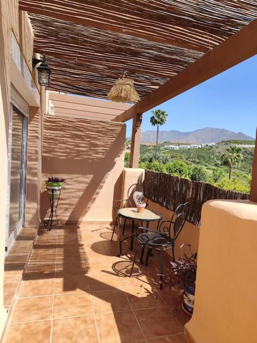 Penthouse Paradiso: 2Br Oasis In Casares Del Sol Luaran gambar