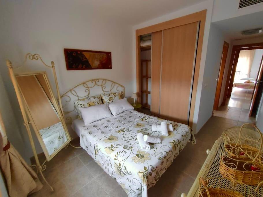 Penthouse Paradiso: 2Br Oasis In Casares Del Sol Luaran gambar