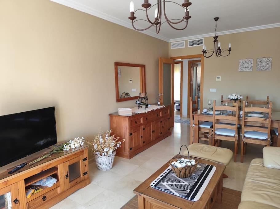 Penthouse Paradiso: 2Br Oasis In Casares Del Sol Luaran gambar